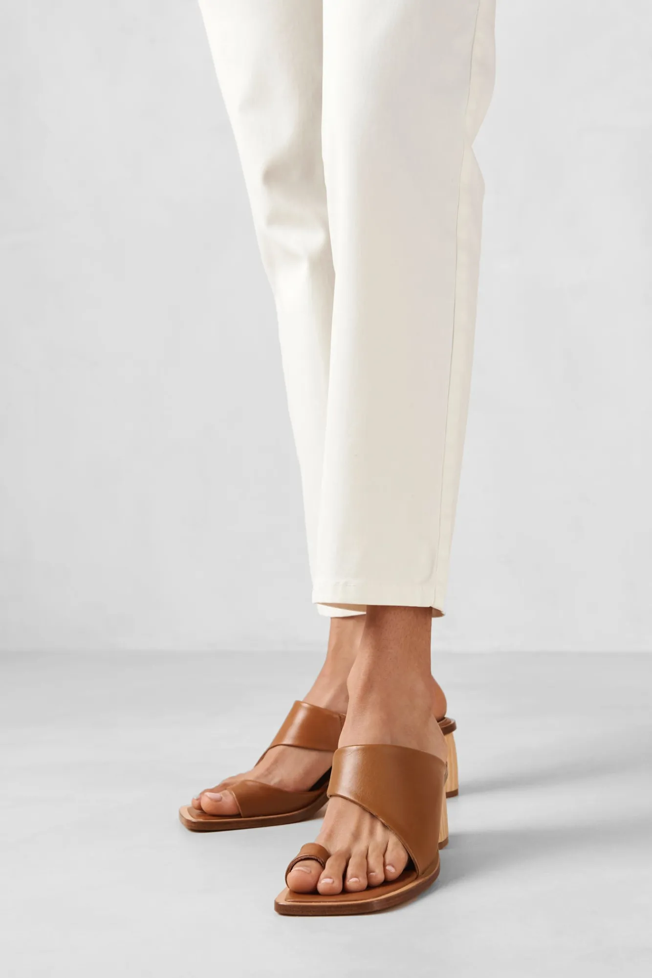 Amour Vert Alohas Josie Leather Sandal- Shoes