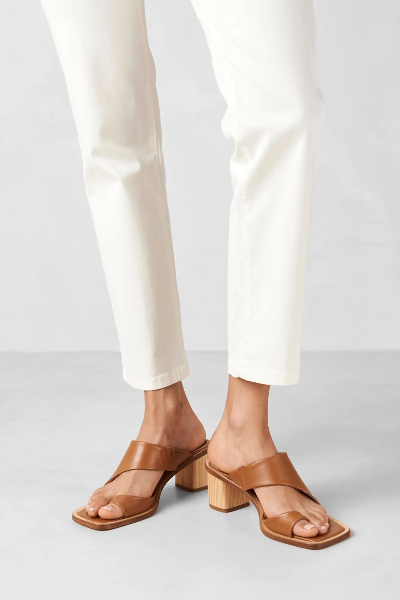 Amour Vert Alohas Josie Leather Sandal- Shoes