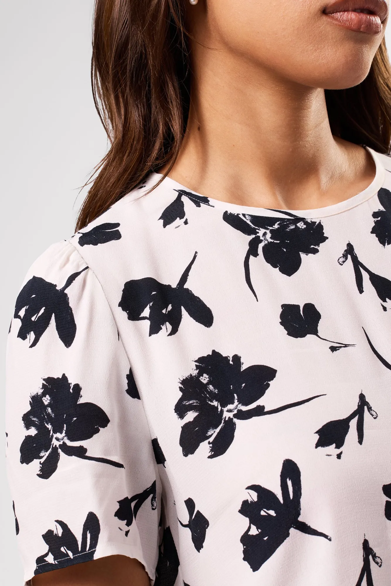 Amour Vert Odilia Crepe Blouse- Tops|Clearance