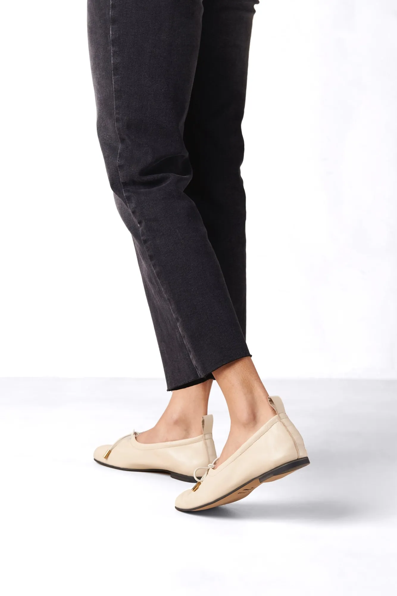 Amour Vert Alohas Rosalind Leather Ballet Flat- Shoes