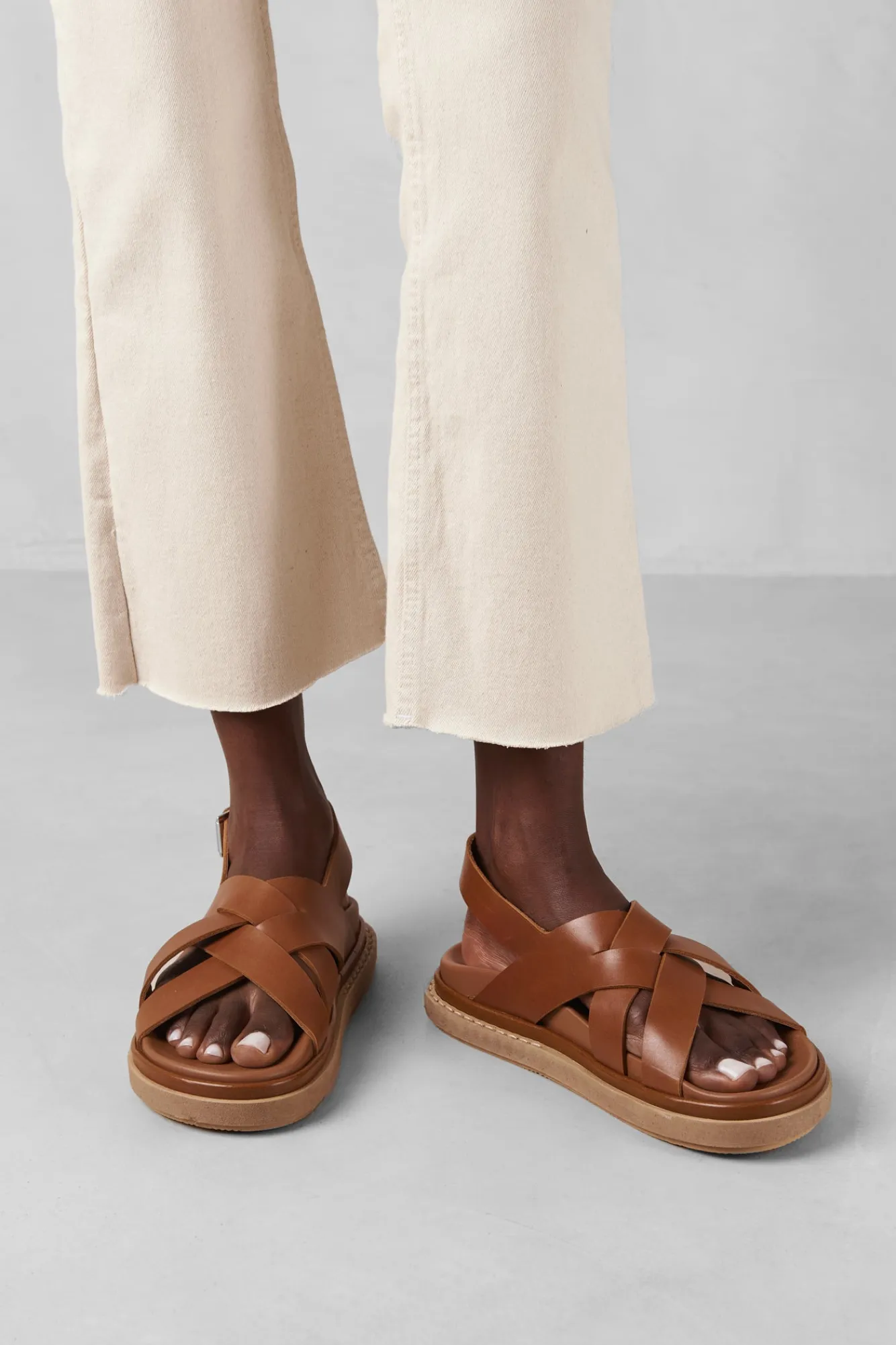 Amour Vert Alohas Trunca Padded Sandal- Shoes