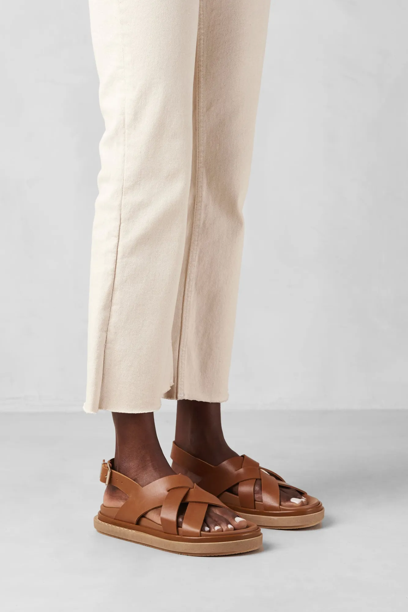 Amour Vert Alohas Trunca Padded Sandal- Shoes