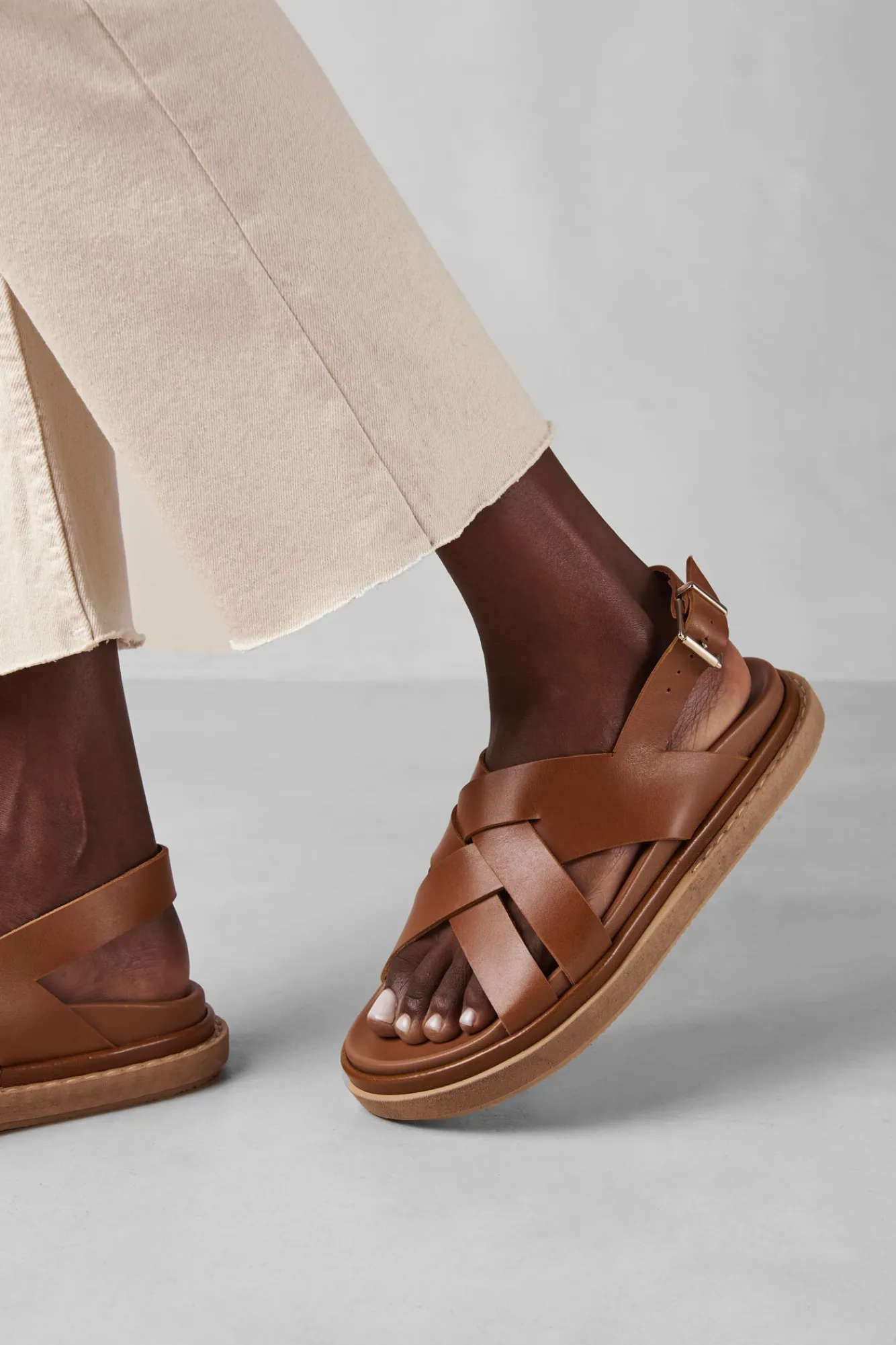 Amour Vert Alohas Trunca Padded Sandal- Shoes