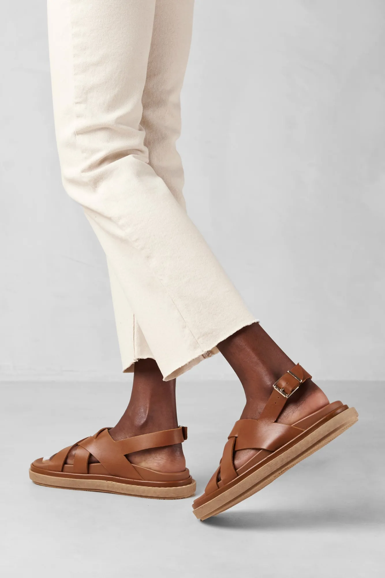 Amour Vert Alohas Trunca Padded Sandal- Shoes