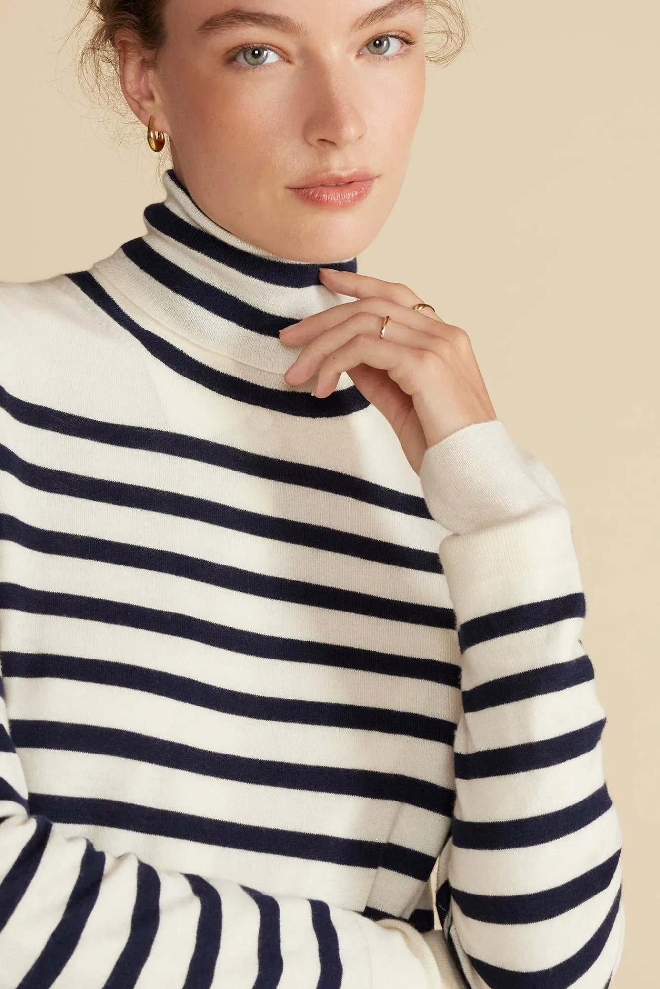 Amour Vert Carrie Turtleneck Cashmere Sweater- Sweaters & Cardigans|Clearance