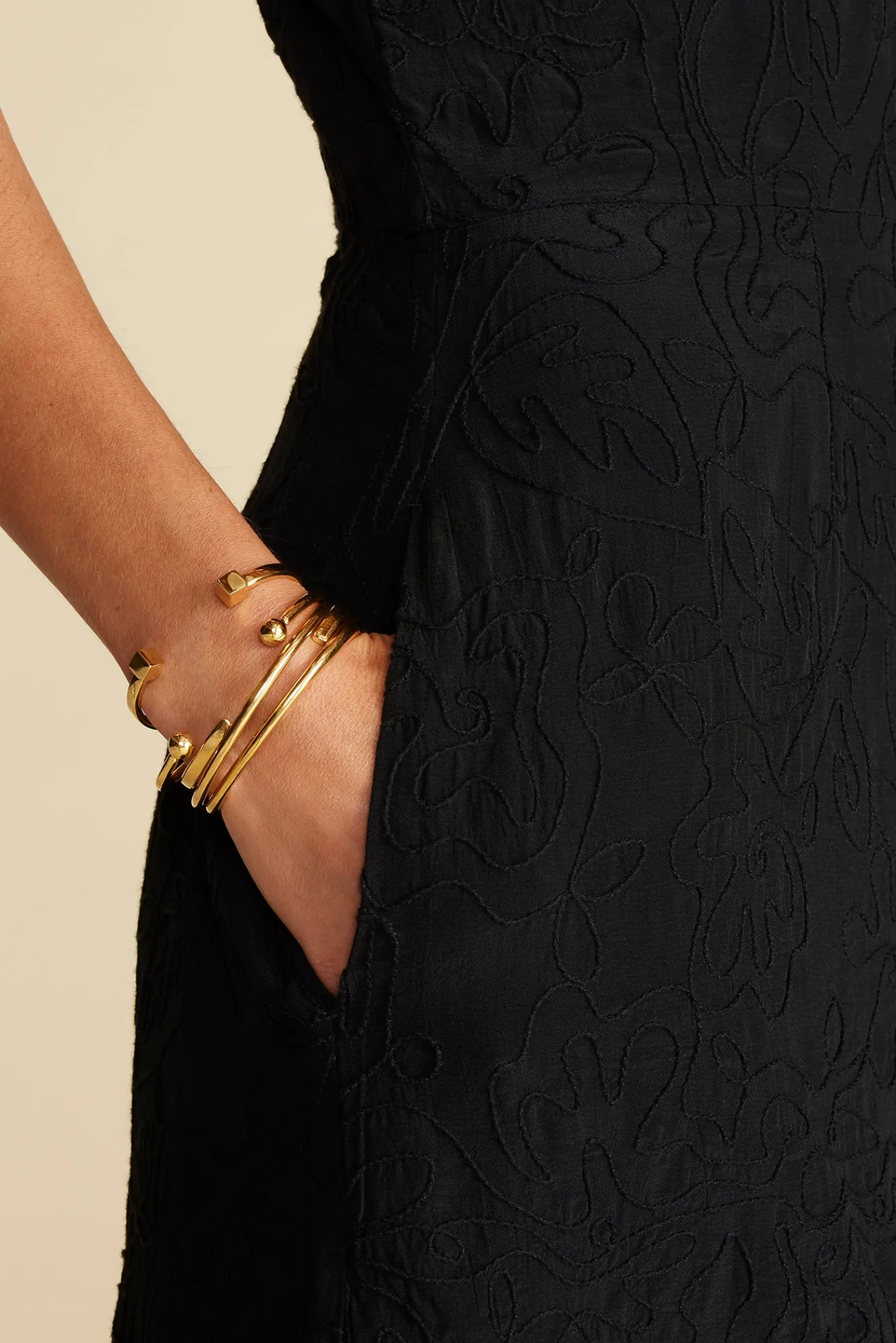 Amour Vert Alexandrine Embroidered Crepe Sleeveless Dress- Dresses