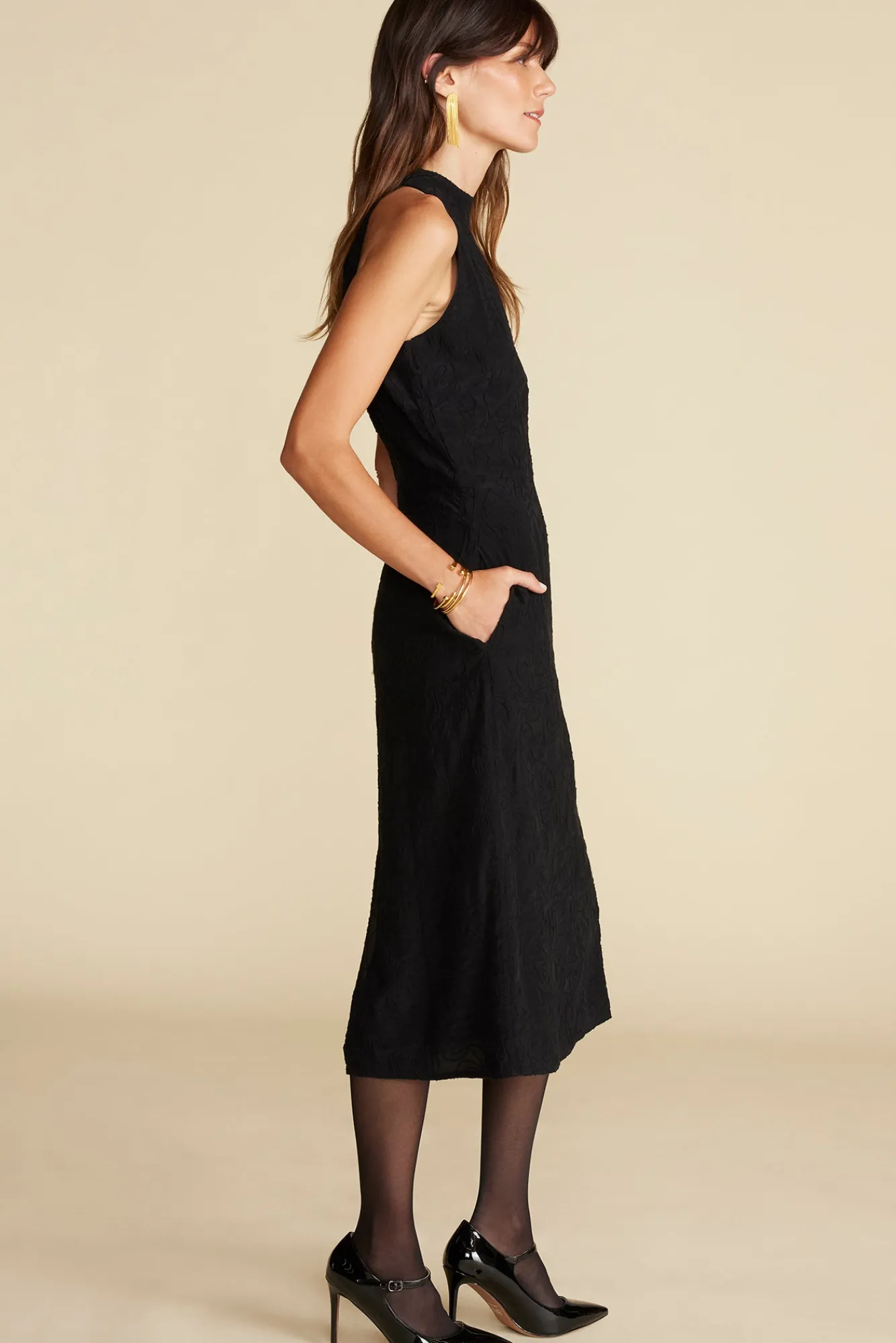 Amour Vert Alexandrine Embroidered Crepe Sleeveless Dress- Dresses