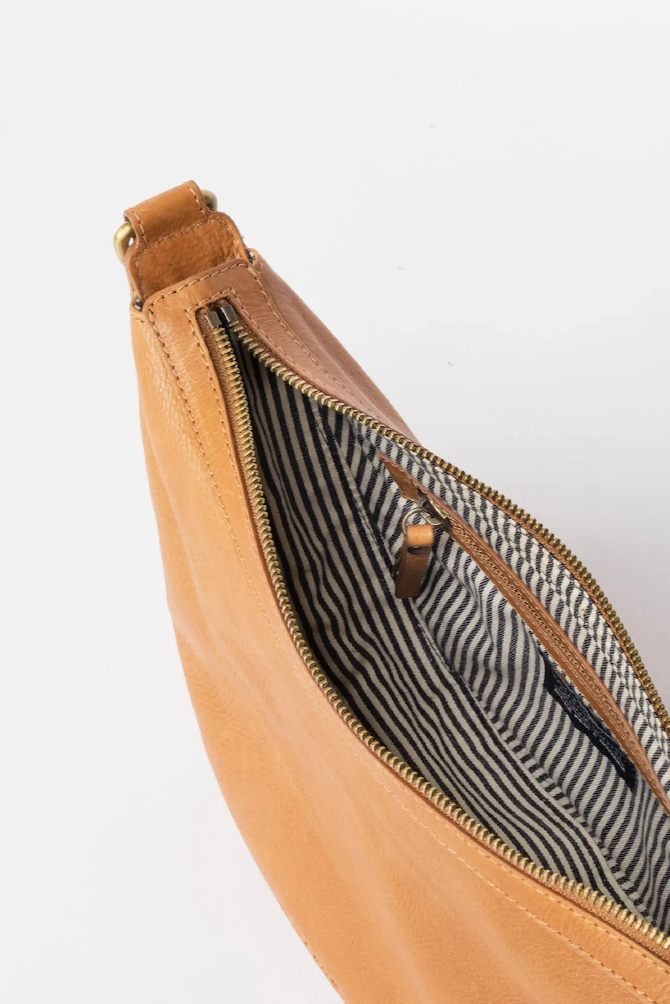 Amour Vert O My Bag Leo Crossbody Bag- Bags & Pouches