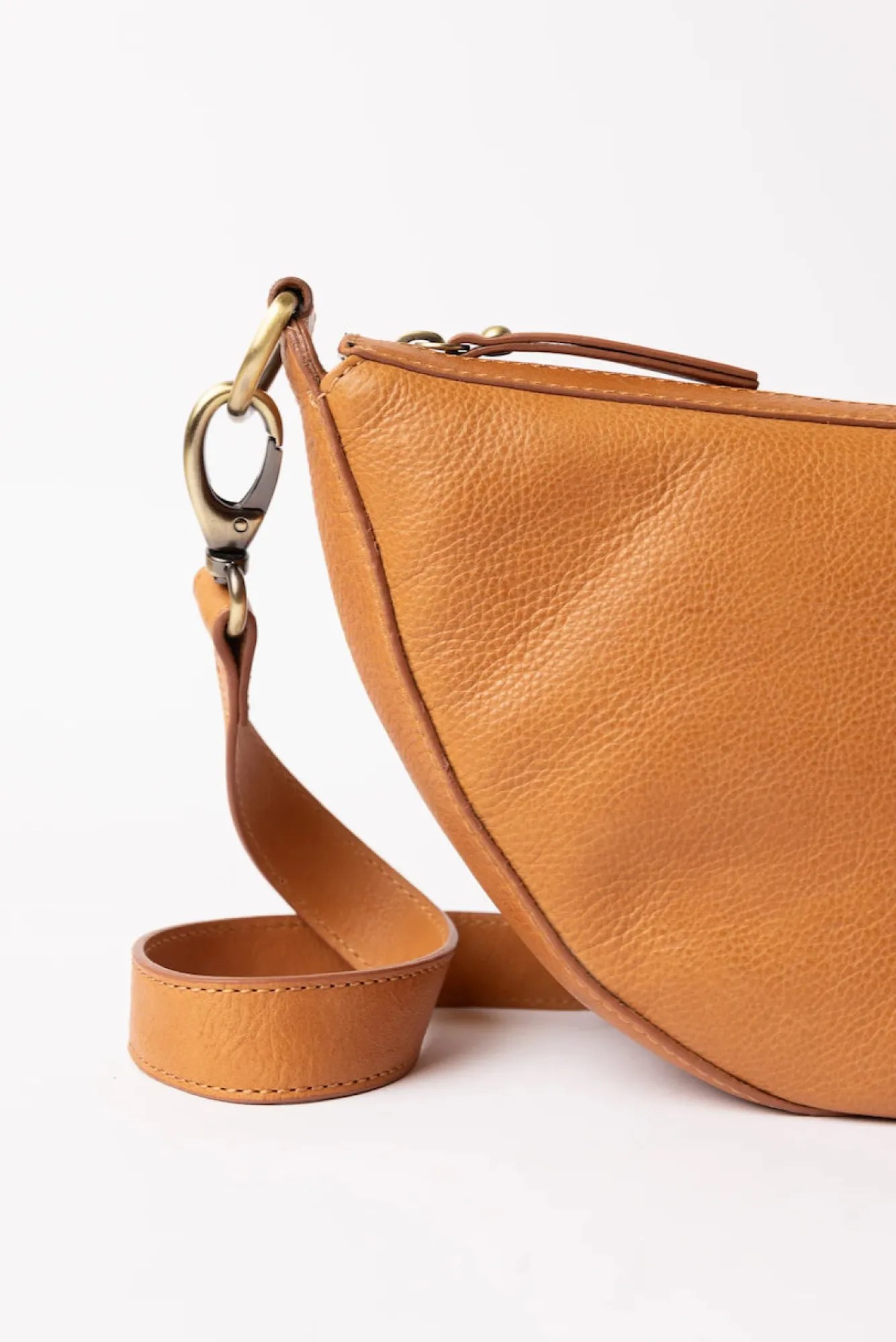 Amour Vert O My Bag Leo Crossbody Bag- Bags & Pouches